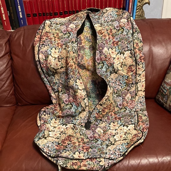 JENNIE VAUGHN DESIGN set of 3 floral heavy tapestry luggage. $330 - Picture 8 of 15